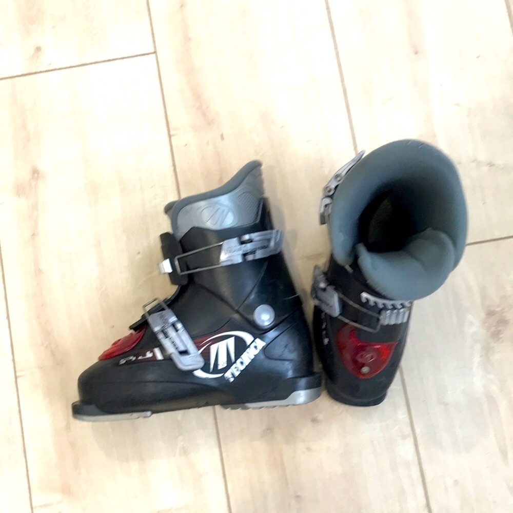 Kids downhill ski boots size 240 mm (size 12 youth)